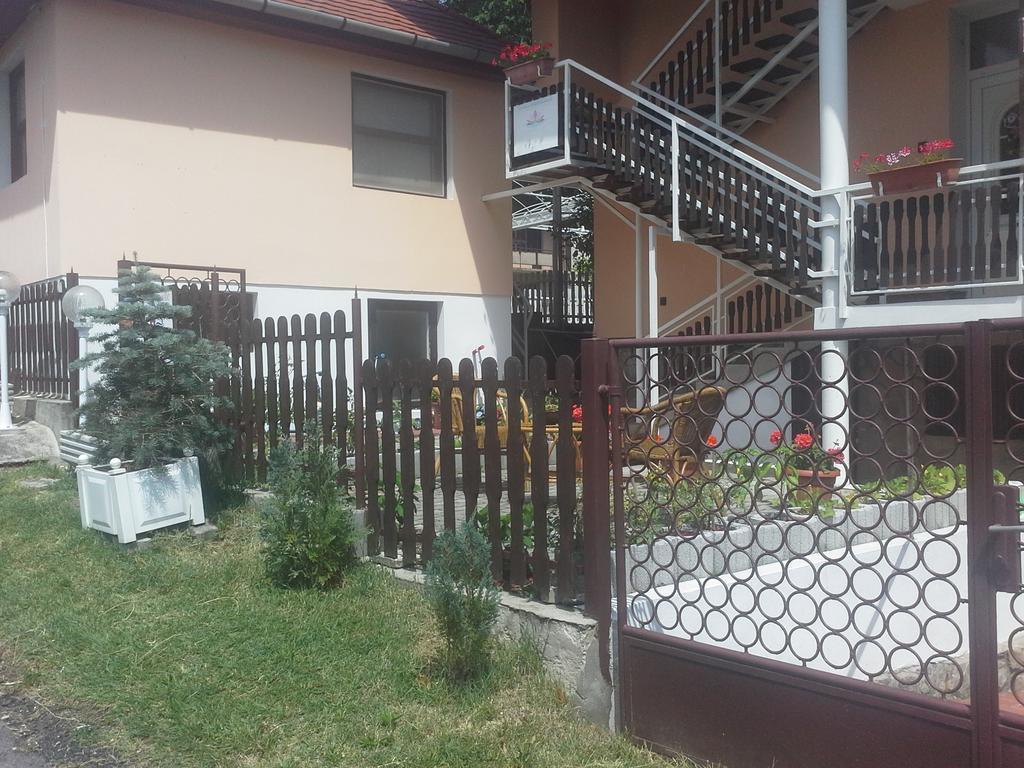 Friends Villa Apartments Heviz Exterior foto